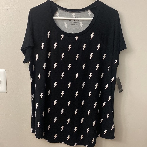 NWT Torrid Classic Fit Crew Tee Super Soft Lightnight Bolts  size large torrid 0 - Picture 7 of 10